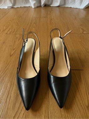 Black Pointed Slingback Pumps - size 11